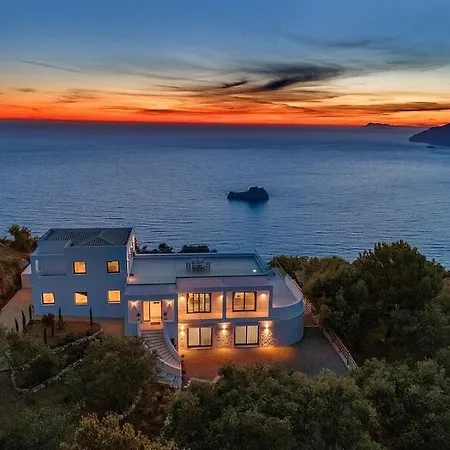 Clifftop Villa Giannádes