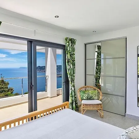 Clifftop Villa *
